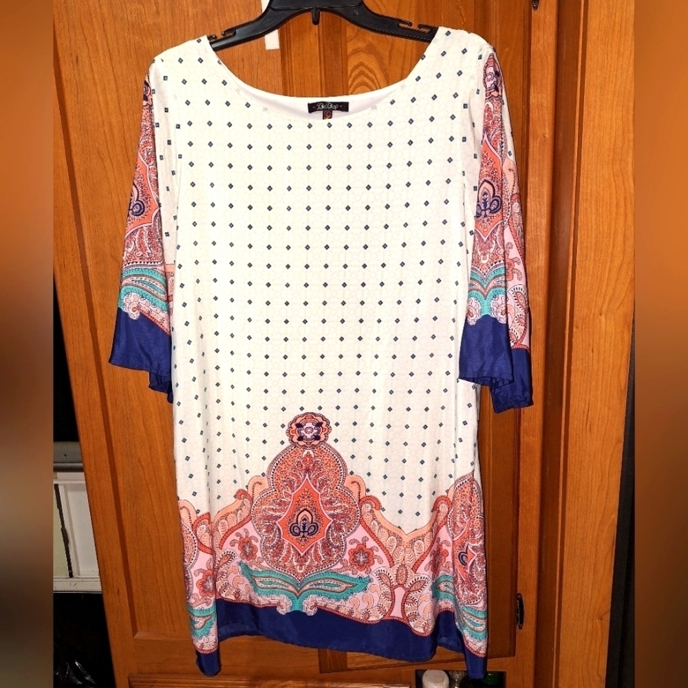 A Bebop ladies Kaftan tunic top in a size large. Loose-fitting, boho, lagenlook